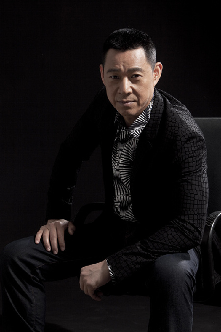 张丰毅,国家话剧院演员 曾主演话剧《这里的黎明静悄悄.